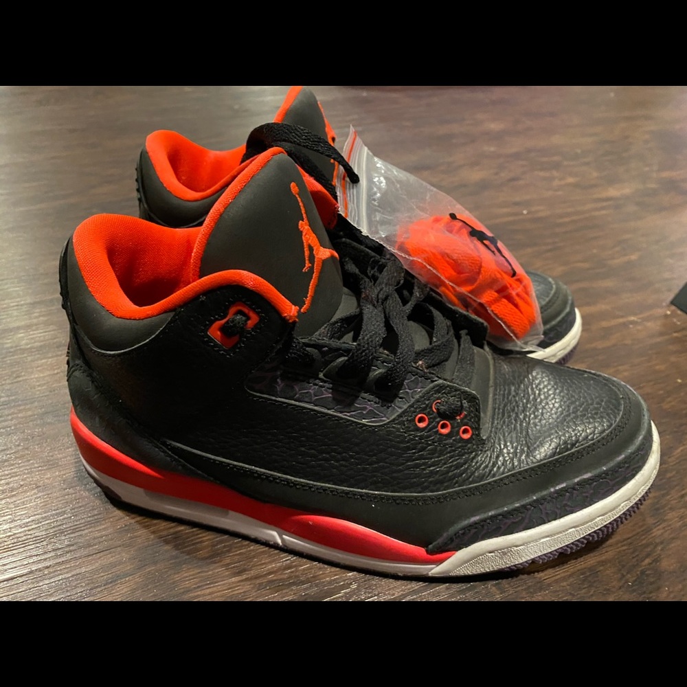 Air Jordan 3 Crimson